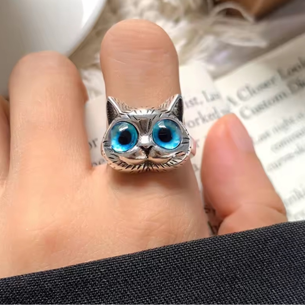 Silver cat blue eyes adjustable size Band Ring